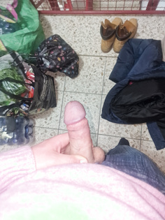 Schwanz im Treppenhaus meiner Tante ausgepackt