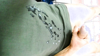 Wichsen in der Schwimmbadumkleide