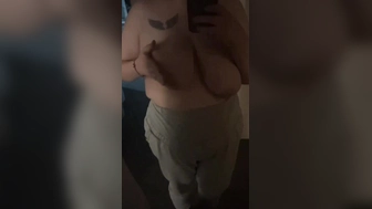BBW Freundin macht einen Strip