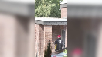 Nackt Bügeln und alle können mich sehen.