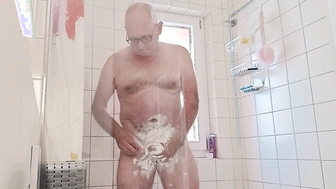 Beim Schwanz rasieren