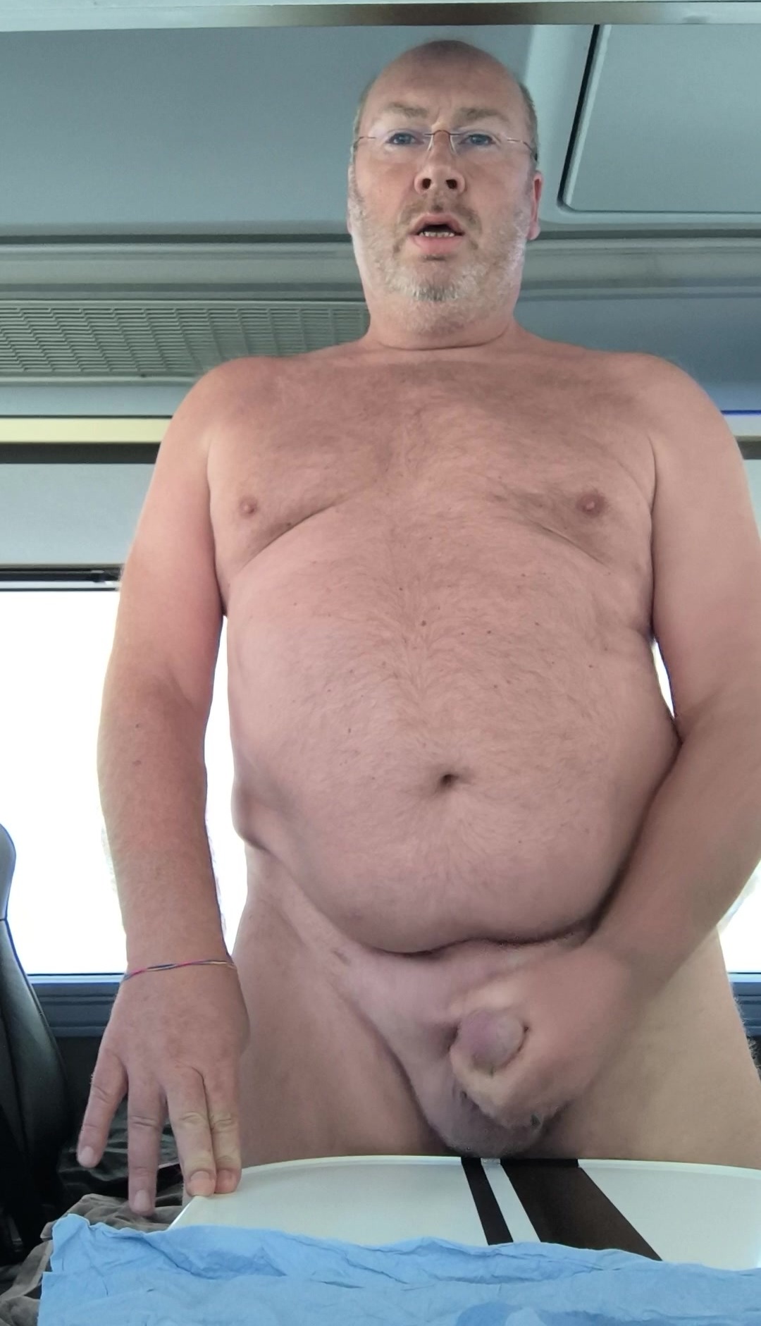 Geil im Reisebus wichsen