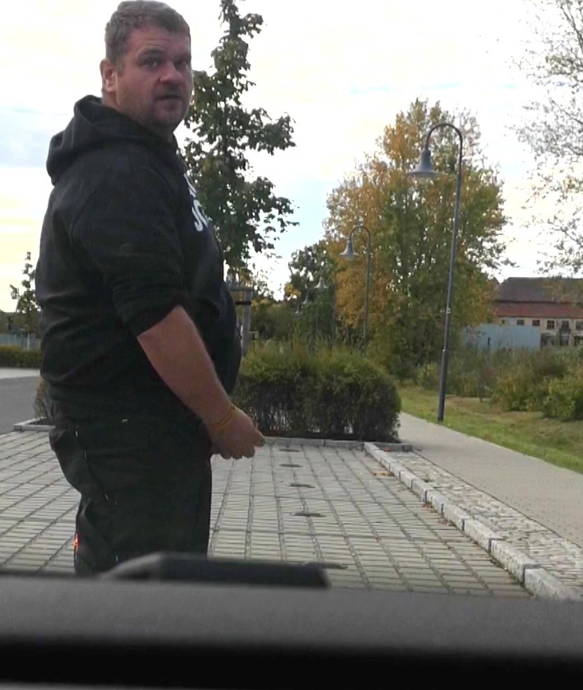 Öffentliches Wichsen: Parkplatz-Abspritzer