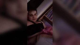 Der kleine Mann 20 fickt Mutter von 4 Kindern ordentlich