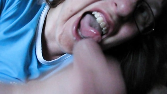 Kerstin bläst und schluckt