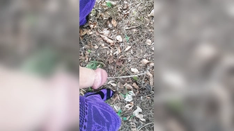 Pissen im Wald in DW