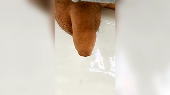 Einfach mal ins Waschbecken gepinkelt