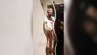 Nackt um die Häuser ziehen :)