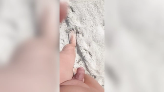 Am FKK Strand vom Wasser zur Decke