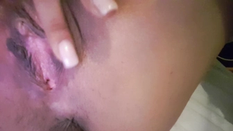 Rasierte Muschi fingern