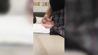 Er macht im Hotel wieder Männchen