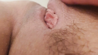 Muschi in der Badewanne