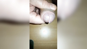 Auf den Tisch wichsen