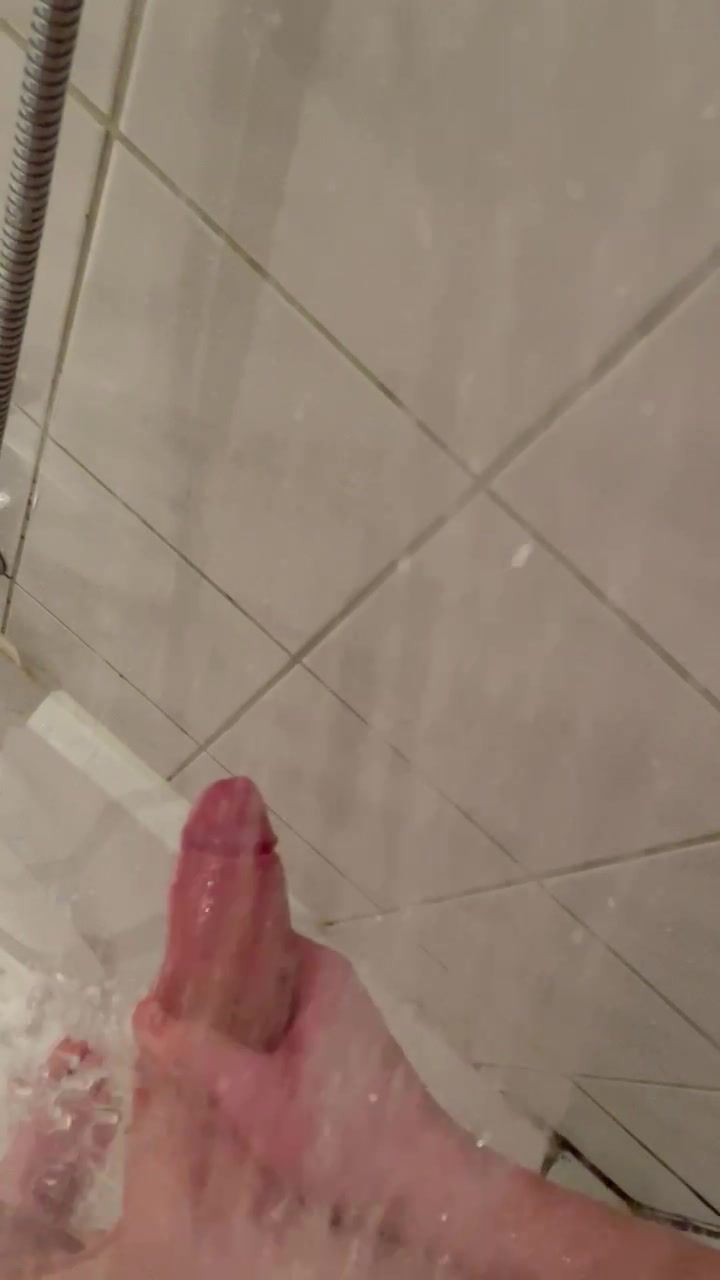 Schwanz waschen unter der Dusche