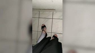 Im passenden Outfit Heels einlaufen