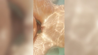 Nachbarin in Pool gefickt