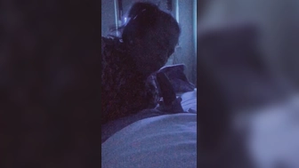 Reife Thai Frau bläst den Sohn ihrer Freundin.
