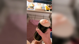 Sexspielchen mit Lou 2 und schön abgespritzt mit ein geiles Blowjobvideo