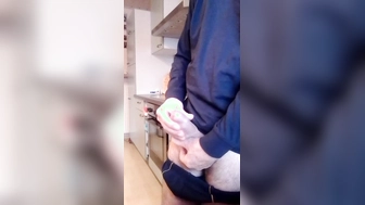 Morgens geil in der Küche verwöhnt