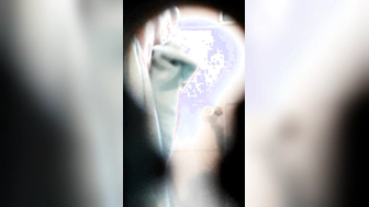 Heimlich durch das Schlüsselloch gefilmt