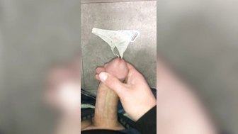 Heimlich auf den String gewichst