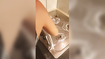 Holländerin Cindy bei der Hausarbeit gefickt