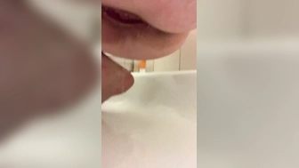 Hoteldusche vollpissen