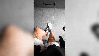 Nasse Muschi sie macht es sich