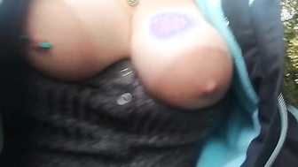 Meine Frau nackt im Park