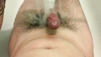 Durch die Brause abgespritzt