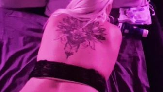 Blonde Hurre von hinten gefickt