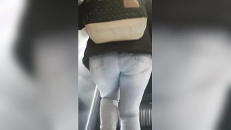 Tanga schnürt ihr den Arsch ab