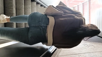 Knackinger knackarsch in engen Jeans