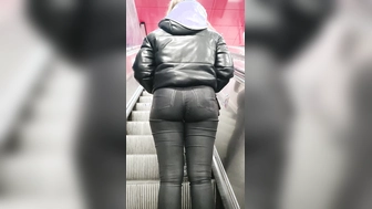 Teen Mädchen mit wirklich fetten Arsch