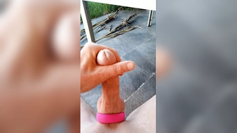 Auf der Terrasse zum Höhepunkt gekommen