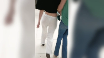 Mutter mit versauerer Tochter