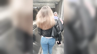 Auf dem Weg zur Arbeit Knackarsch