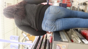 Milf mit großem Jeansarsch