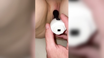 Jana mit einem Sextoy befriedigt