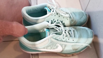 Geil Nachbars Schuhe nass zu machen