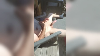 Jungschwanz geil auf den Balkon