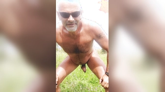 Geil im Garten den Rasen mähen