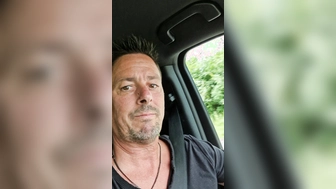 Nackt im Auto unterwegs Teil 1