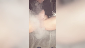 Meine Frau ist auch beim nackt Shisha rauchen geil