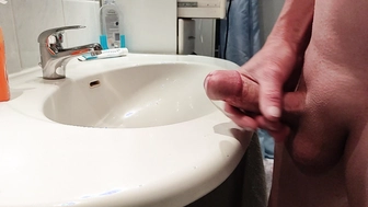 Auf´s Waschbecken gewichst.