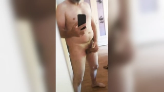 Kurzmal vorm Spiegel gewichst