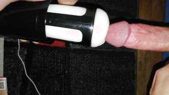 Eichel massieren mit Hand Muschi drauf