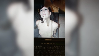 Schön abgespritzt auf die hübsche Frau