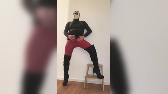 Geile Wichsvorlage in Freddy WR UP Pants und Overknees....bedient Euch!