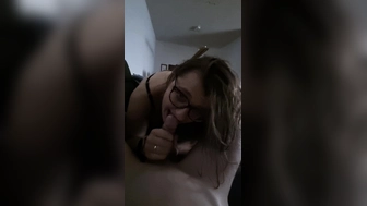 Genüsslich den Schwanz geblasen